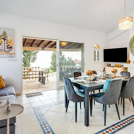 Aris By Ezoria Villa *