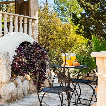 Villa Aris By Ezoria