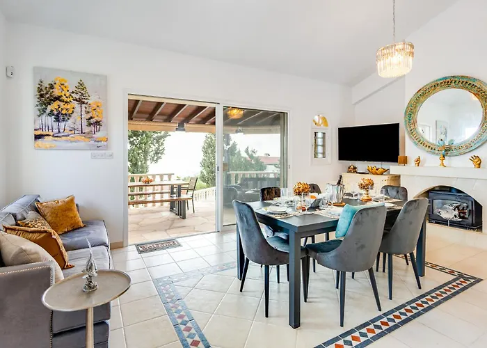 Aris By Ezoria Villa *