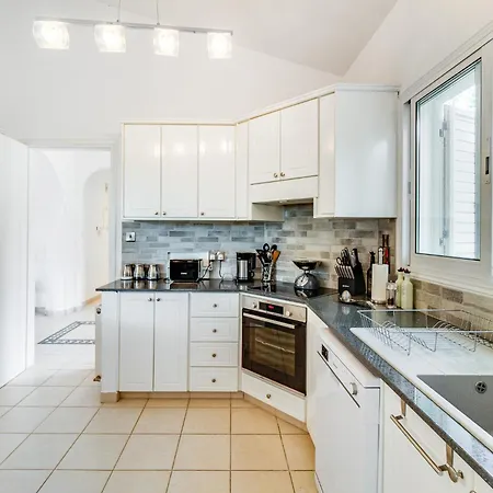 Aris By Ezoria Βίλα