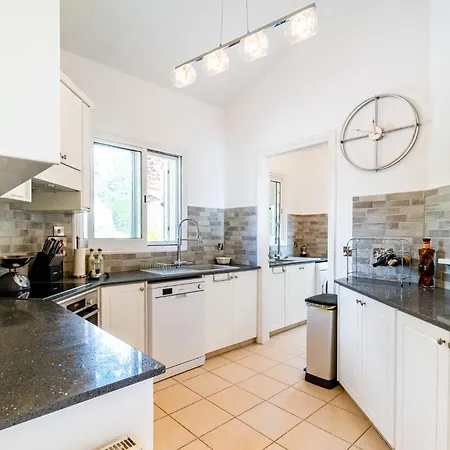 Aris By Ezoria Τσάδα