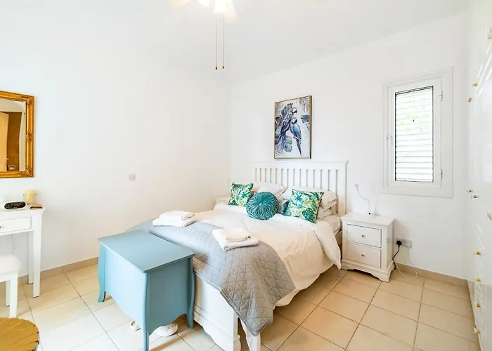 Aris By Ezoria Villa *