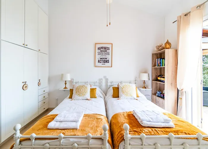 Aris By Ezoria Villa