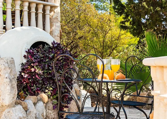 Villa Aris By Ezoria